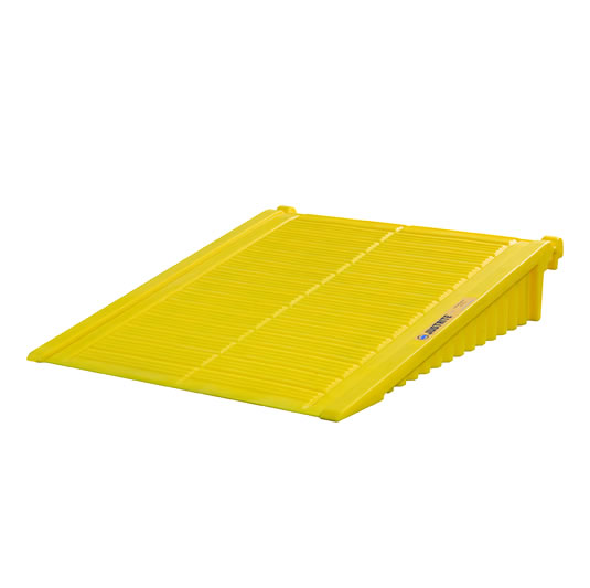 Rampas 28678 para cobertizos antiderrames Justrite EcoPolyBlend™ DrumSheds™ color amarillo